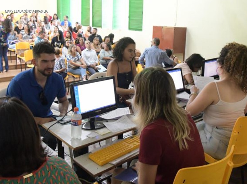 GDF autoriza contratação de professores substitutos para 2021