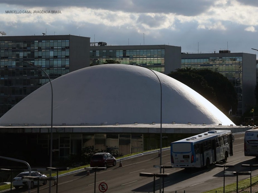 Senado aprova maior proteção a profissionais expostos à covid-19