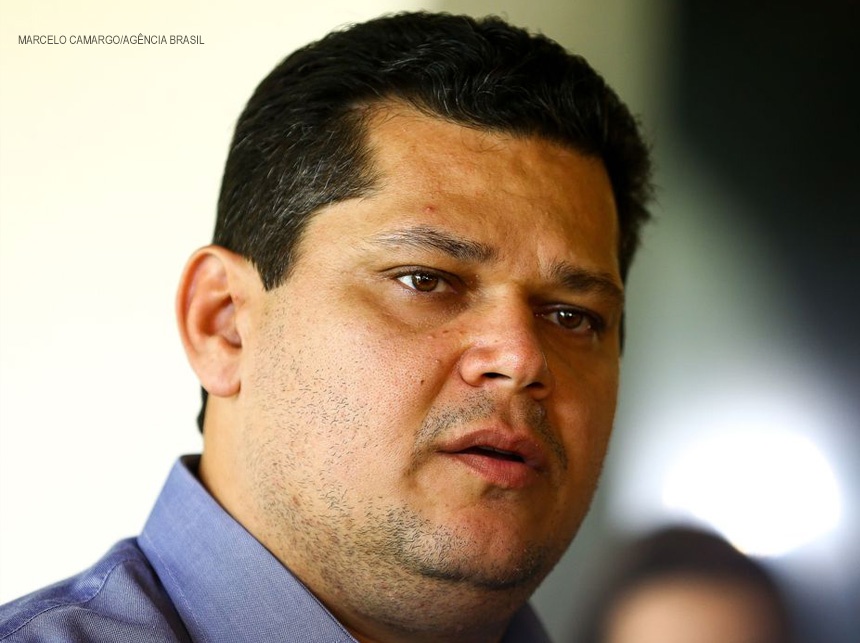 Alcolumbre devolve ao Planalto MP sobre escolha de reitor na pandemia