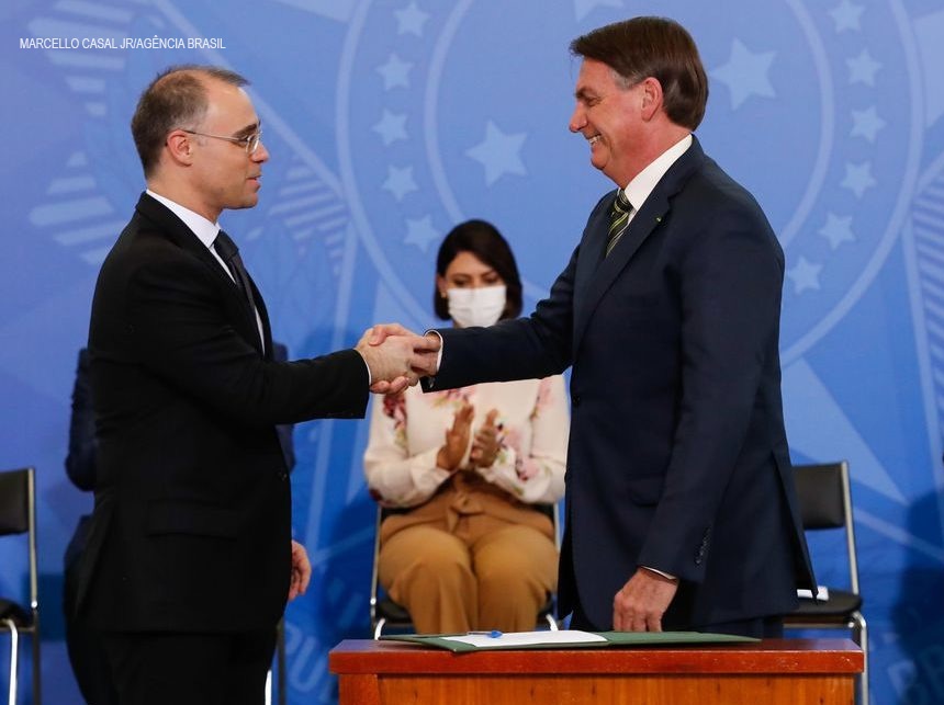 Rede contesta investigação contra cartunista e jornalista por charge sobre Bolsonaro