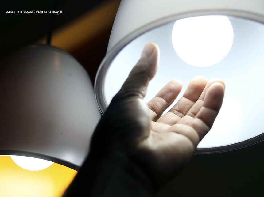 Coronavírus: Aneel prorroga até 31 de julho proibição de corte de energia elétrica