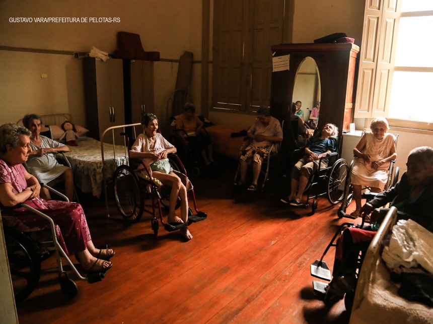 Sancionada lei que destina R$ 160 milhões ao atendimento de idosos na pandemia