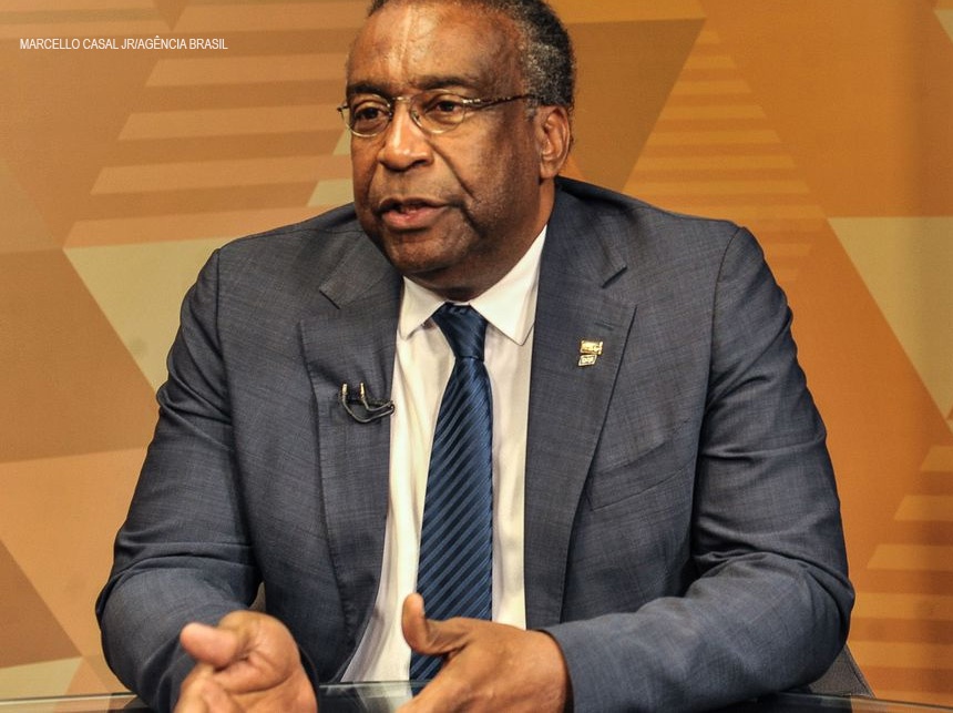 Bolsonaro anuncia Carlos Decotelli como novo ministro da Educação