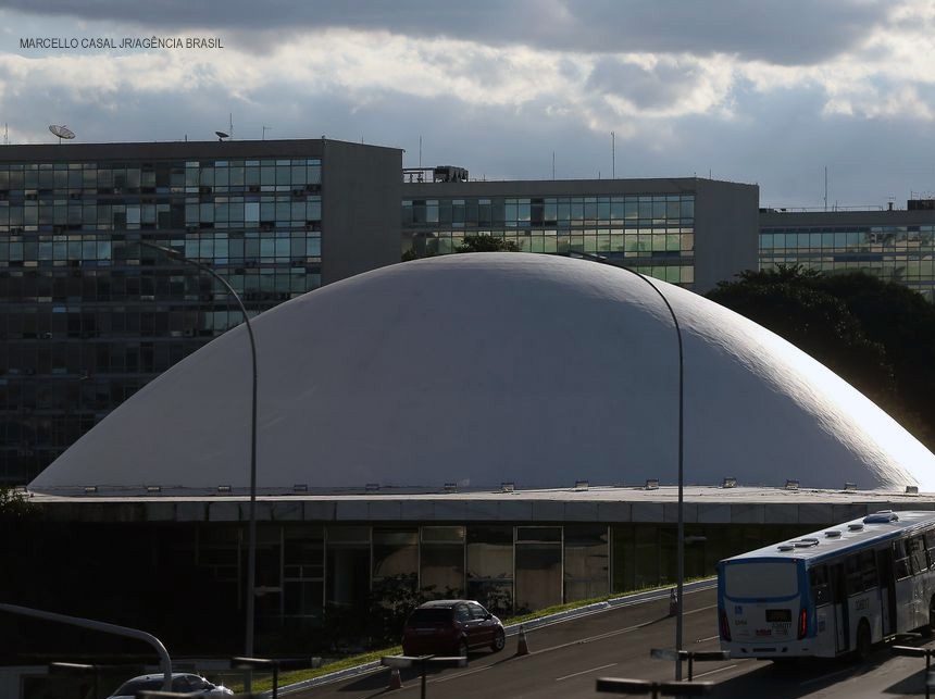 Senado aprova novo marco do saneamento