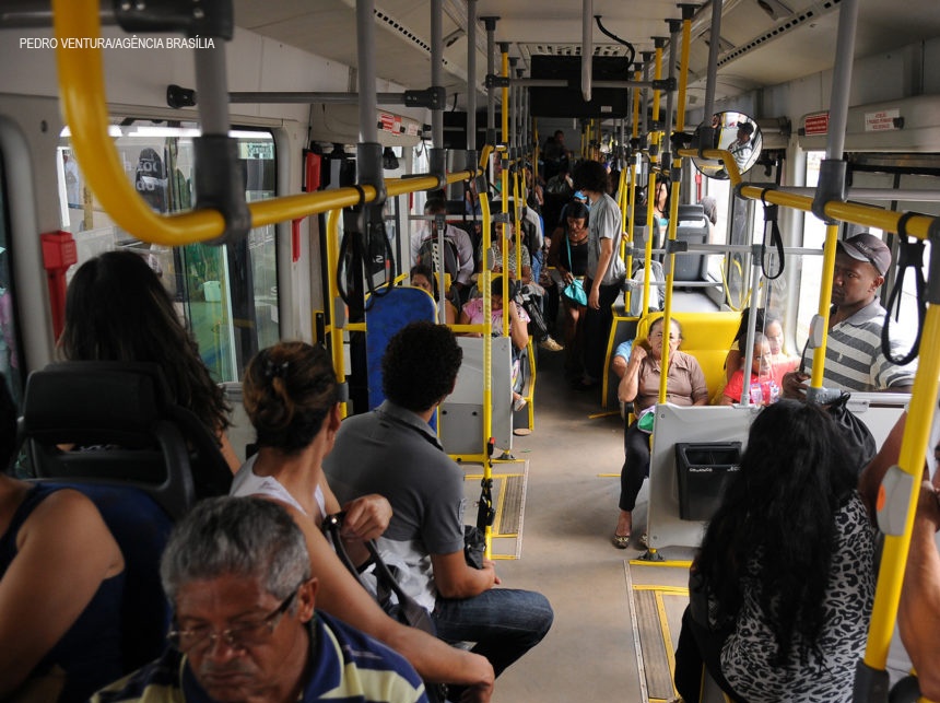 Empresas devem limitar ocupação de ônibus a 50% da capacidade