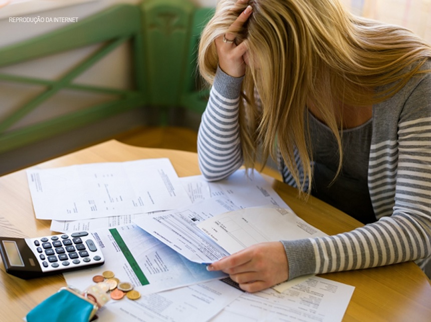 Cobrança excessiva por débito de terceiro gera indenização por danos morais