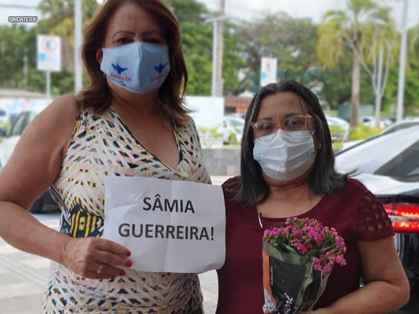 Após quase dois meses internada com Covid-19, técnica em enfermagem recebe alta de hospital