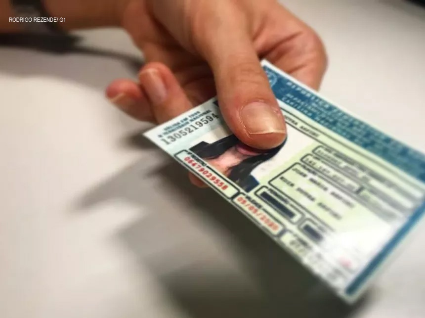 Detran-DF entrega carteiras de motoristas do Programa Habilitação Social