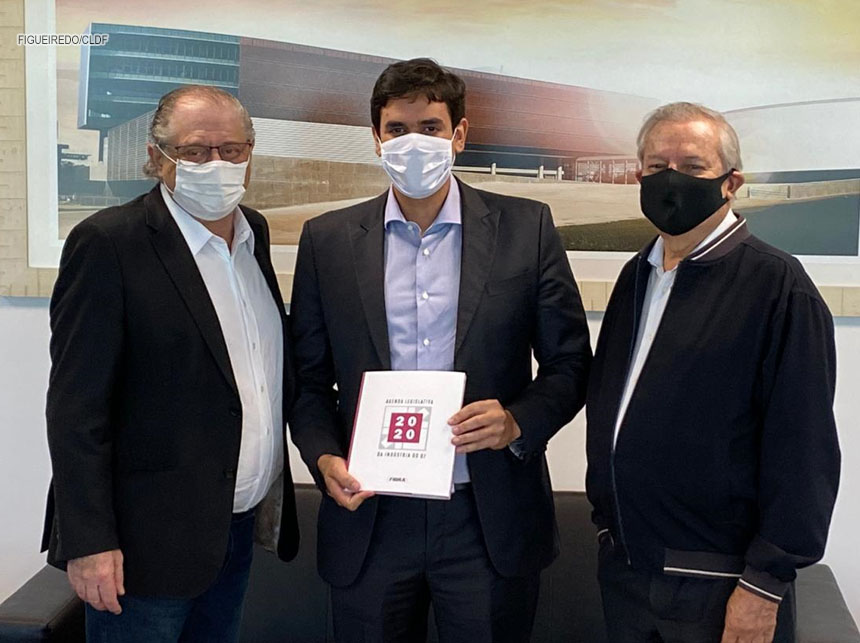 Rafael Prudente recebe Agenda Legislativa da Indústria do DF 2020