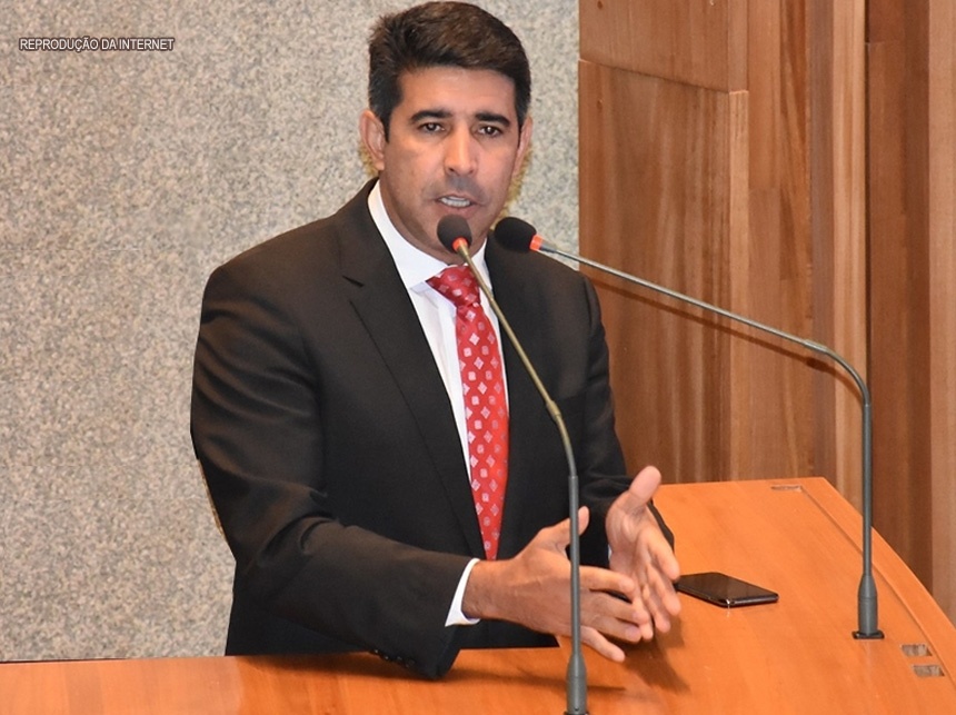 Projeto de Roosevelt Vilela prevê carteira estudantil digital no DF