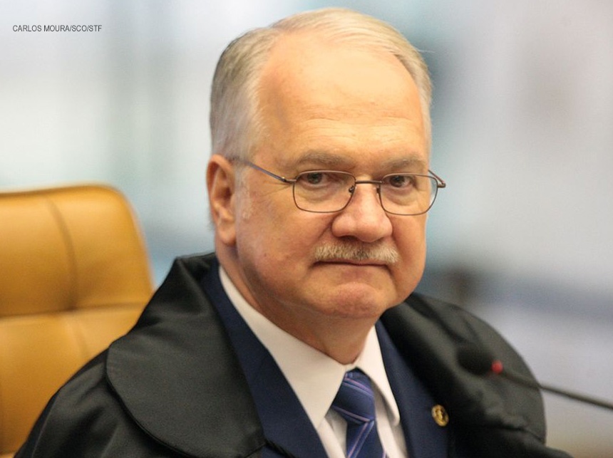 Fachin suspende decretos da Presidência que flexibilizam compra e porte de armas