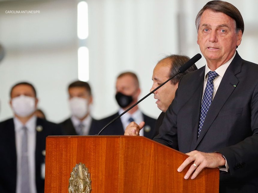 Bolsonaro fala em estender auxílio emergencial até o final do ano. Porém, reduzido