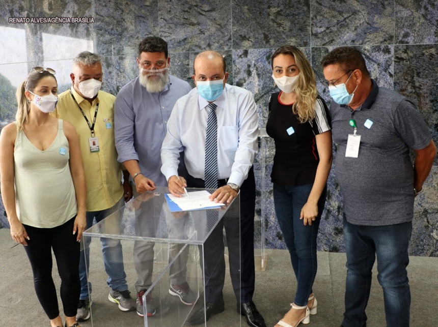 Ibaneis encaminha PL para criação da carreira dos Técnicos em Enfermagem à CLDF