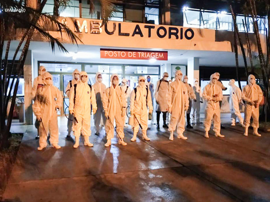 Militares do Exército sanitizam áreas de circulação do Hran