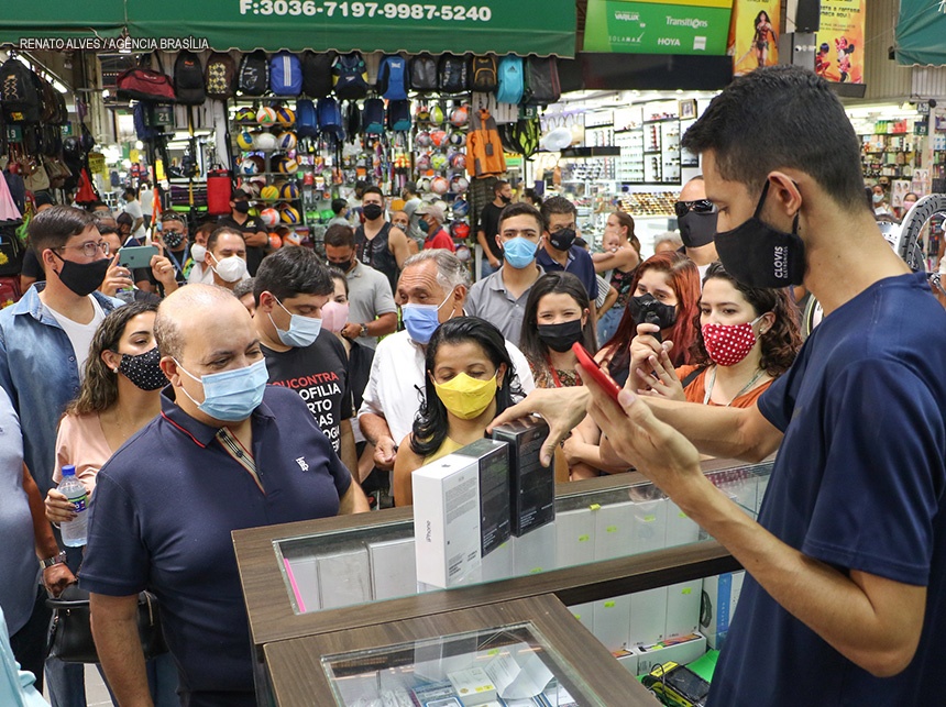 Ibaneis visita Feira dos Importados