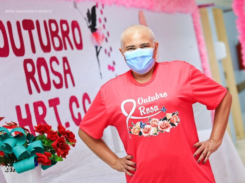 De servidora a paciente: história de uma voluntária do Outubro Rosa no HRT