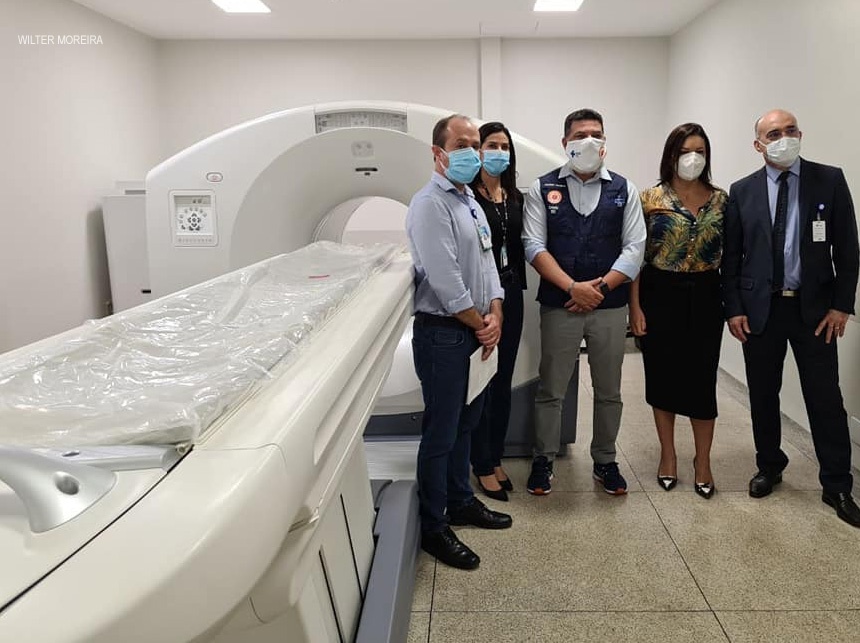 Jorge Vianna fiscaliza a instalação do Pet Scan no Hospital de Base do DF