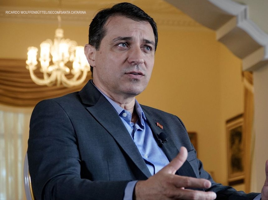 Tribunal especial afasta governador de Santa Catarina