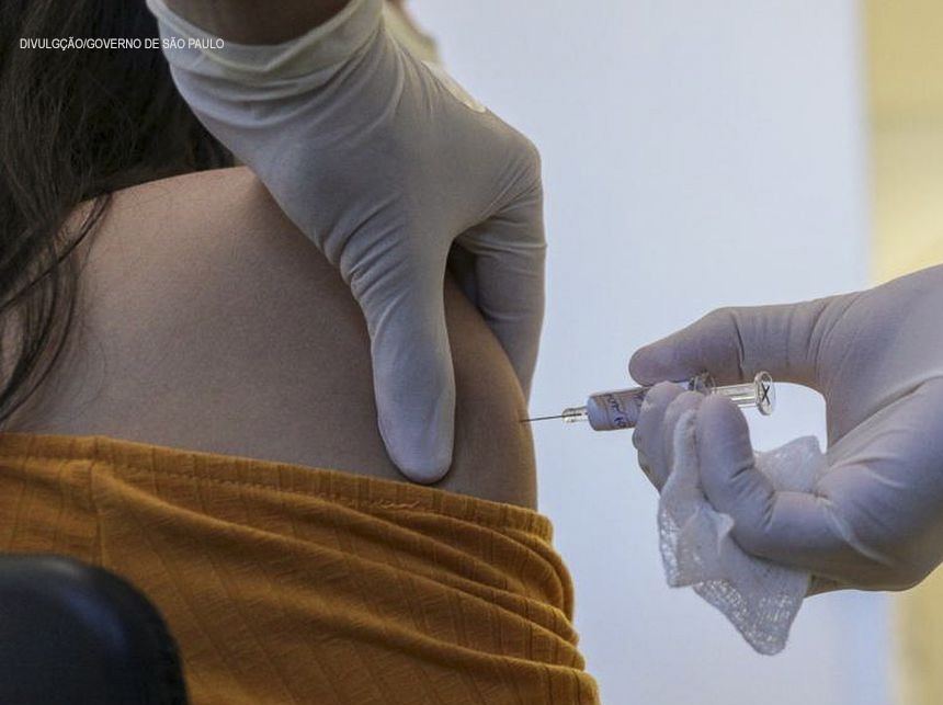 Anvisa diz que análise de vacinas contra covid-19 será técnica