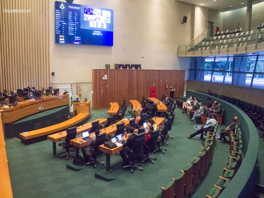 CLDF derruba veto e adia aumento de alíquotas previdenciárias para janeiro