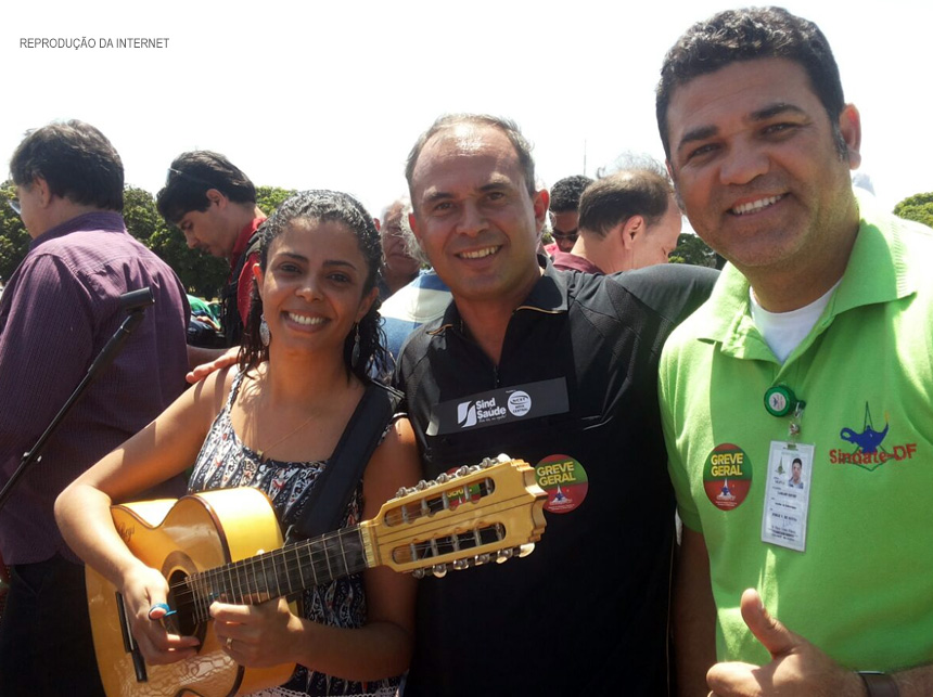 Ajude Dayane Reys, a cantora técnica em Enfermagem, a ganhar gravação de videoclipe