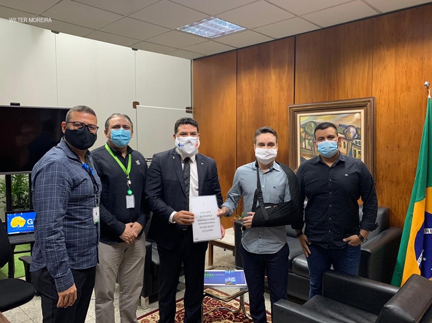 Ibaneis concede reajuste de até 14,9% a servidores da saúde