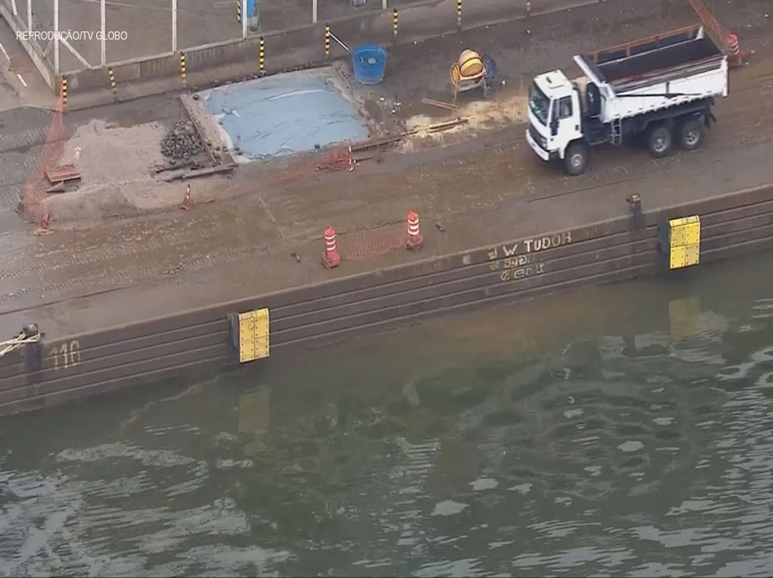 Quatro pessoas morrem em acidente após carro cair na Baía de Guanabara