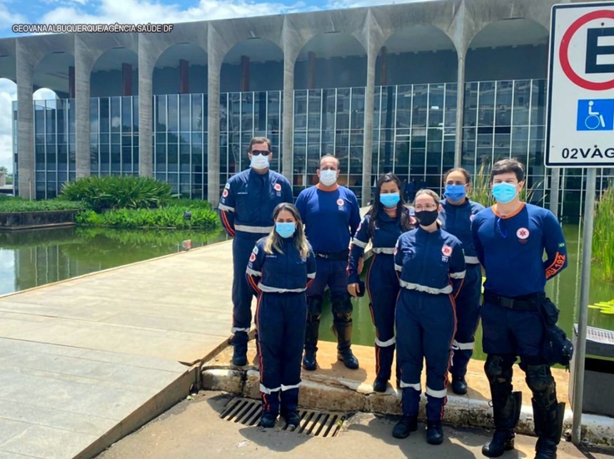 Equipe do SAMU-DF testa diplomatas para Covid-19