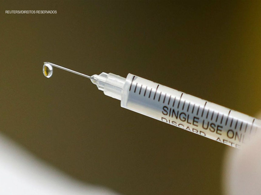 Brasil vai buscar 2 milhões de doses de vacina na Índia