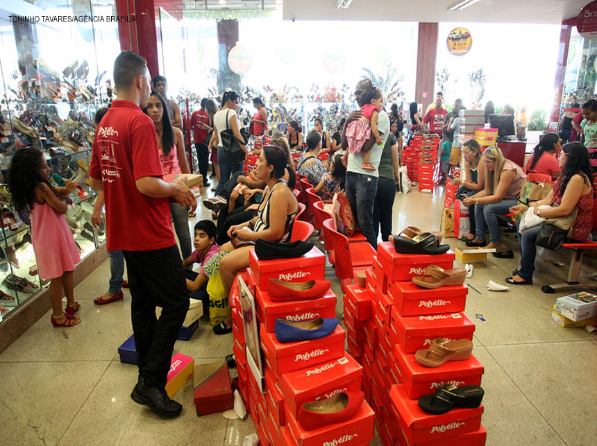 Agências do Trabalhador oferecem mais de 150 vagas em vendas, nesta segunda-feira (28)