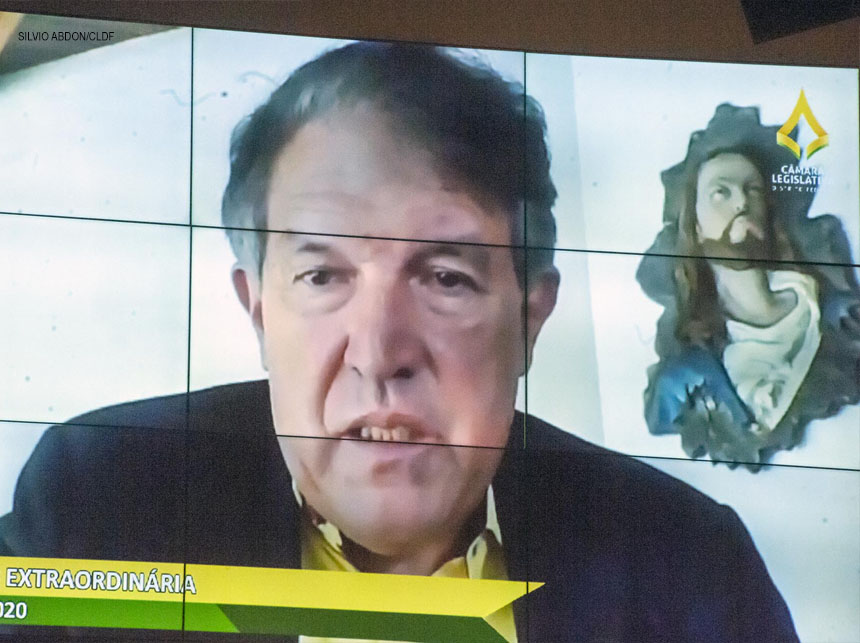 Edíficios terão de manter recipientes com álcool 70%