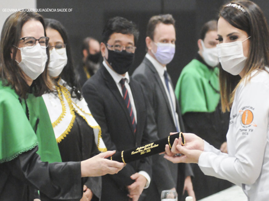 Secretário de Saúde participa de cerimônia de graduação dos estudantes da ESCS