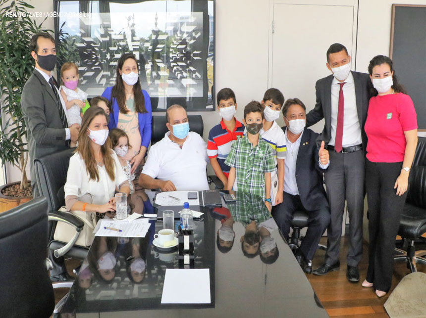 GDF sanciona lei do ensino domiciliar