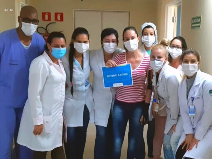 Vítima da covid, técnica de enfermagem recebe alta