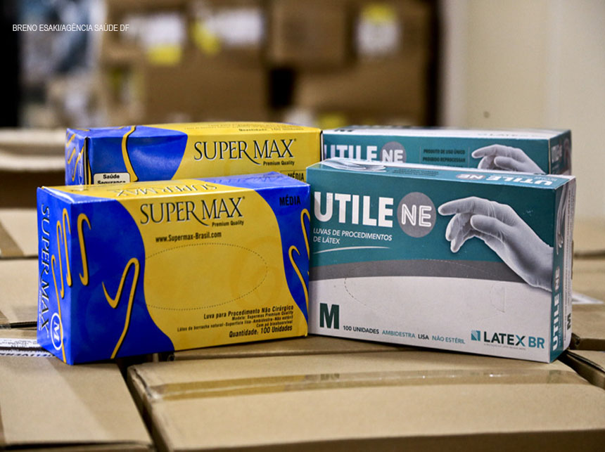 Saúde compra 2,4 milhões de luvas de procedimento