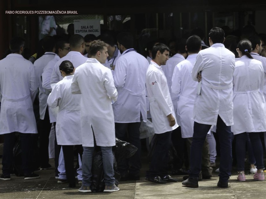 Médicos formados fora do Brasil têm 1ª fase do Revalida neste domingo