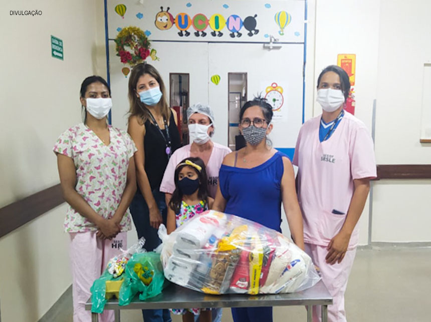 Mães recebem cestas de natal no Hospital da Região Leste