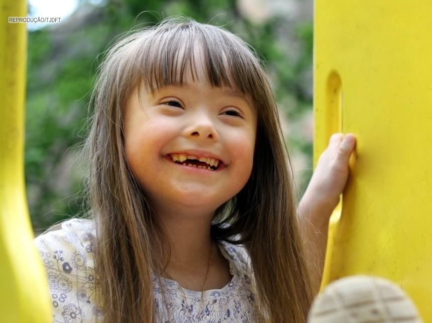 DF é condenado a indenizar aluna com Síndrome de Down agredida por professora