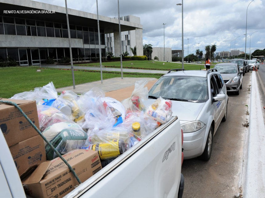 Drive-thru Solidário reforça arrecadações para o Natal
