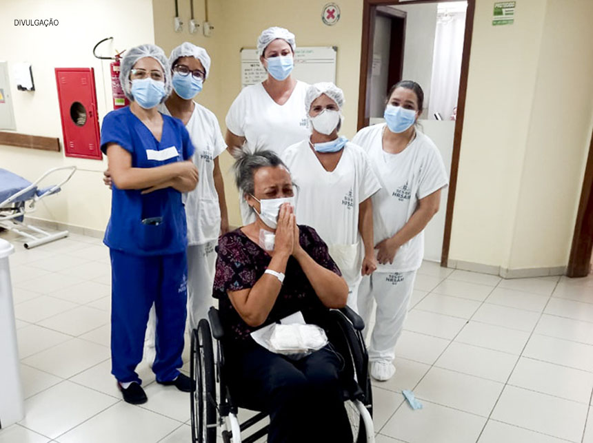 Família faz surpresa para paciente que venceu a Covid-19