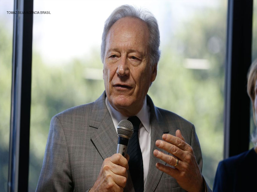 Lewandowski suspende requisição de seringas e agulhas feita por União