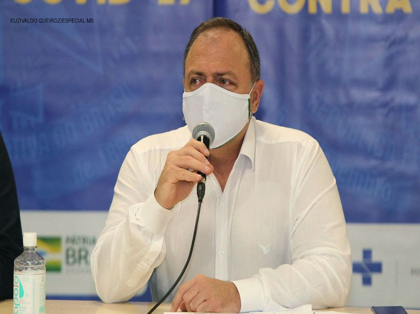 População deve manter afastamento social, defende Pazuello