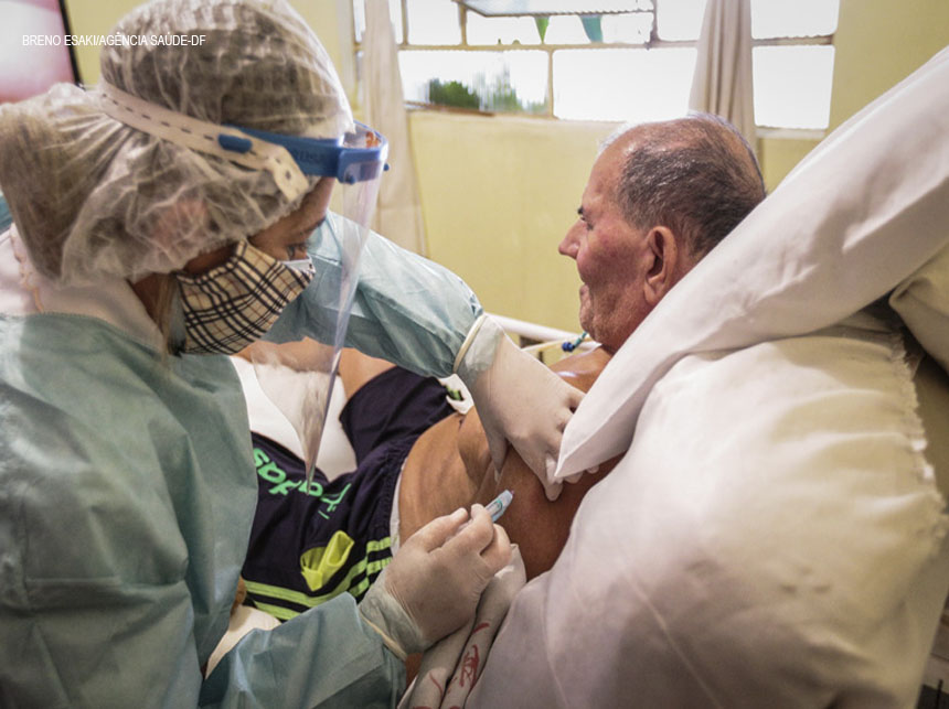 Começa vacinação para pacientes da internação domiciliar assistidos pela Secretaria de Saúde