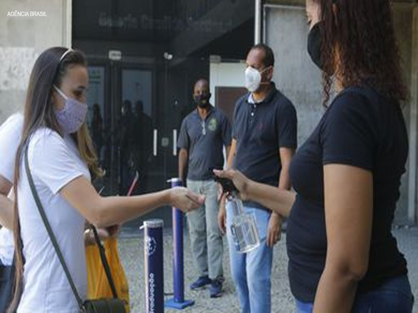 Candidatos com sintomas de covid podem pedir reaplicação do Enem