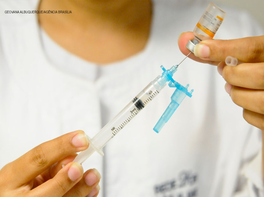 Sindate apura denúncias de profissionais que ainda não receberam a primeira dose da vacina contra a Covid-19