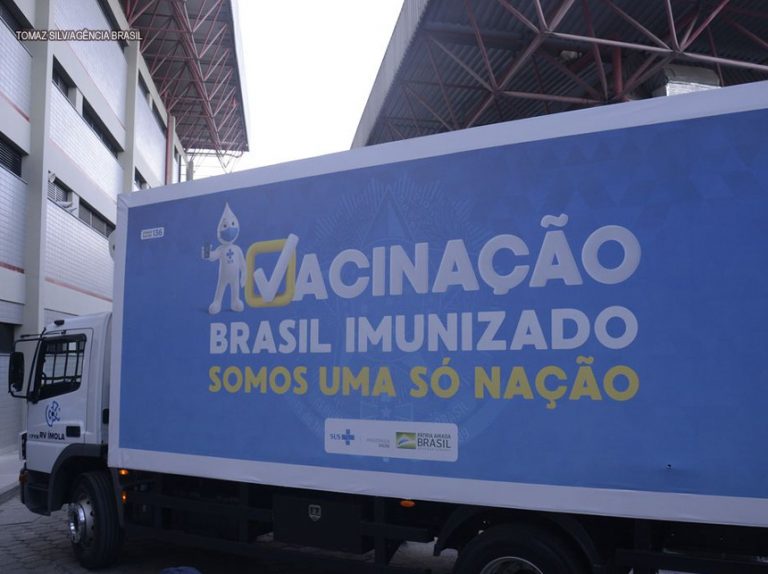 Saúde começa segunda fase de distribuição de vacinas contra a covid-19