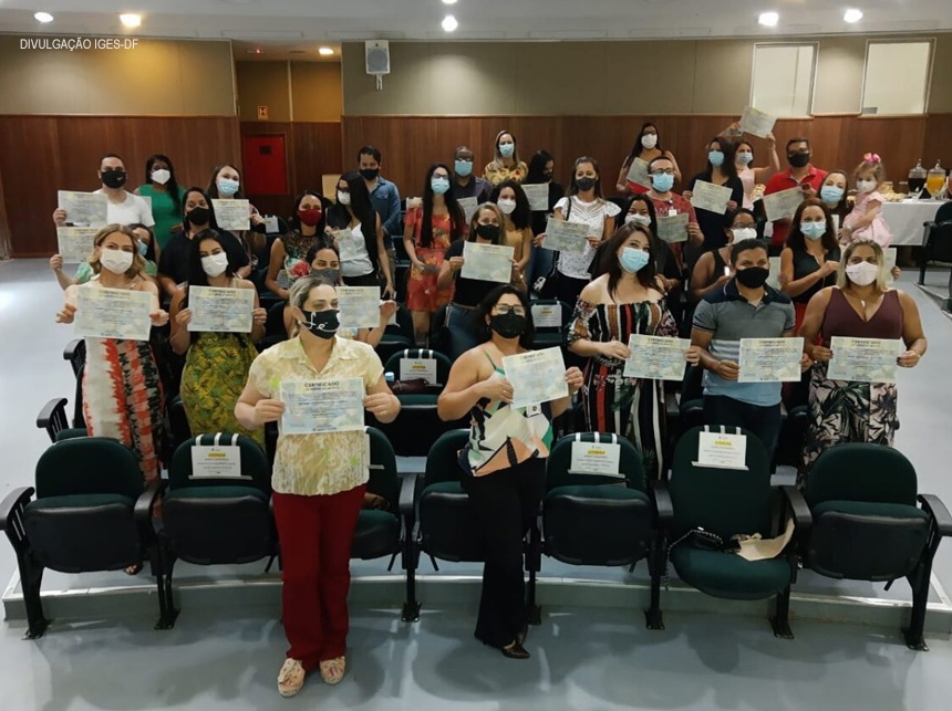 HRSM homenageia equipe que atuou no combate à pandemia