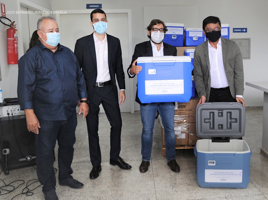 Secretaria de Saúde recebe 100 caixas térmicas para transporte de vacinas no DF