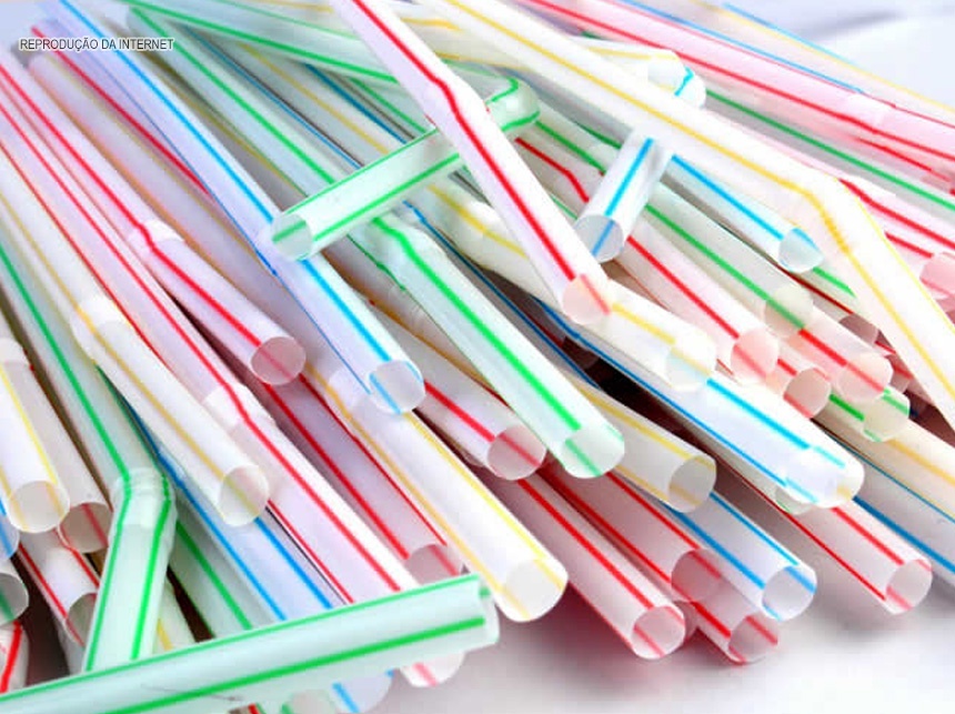 TJDFT mantém proibição ao uso de canudos e copos de plástico no DF