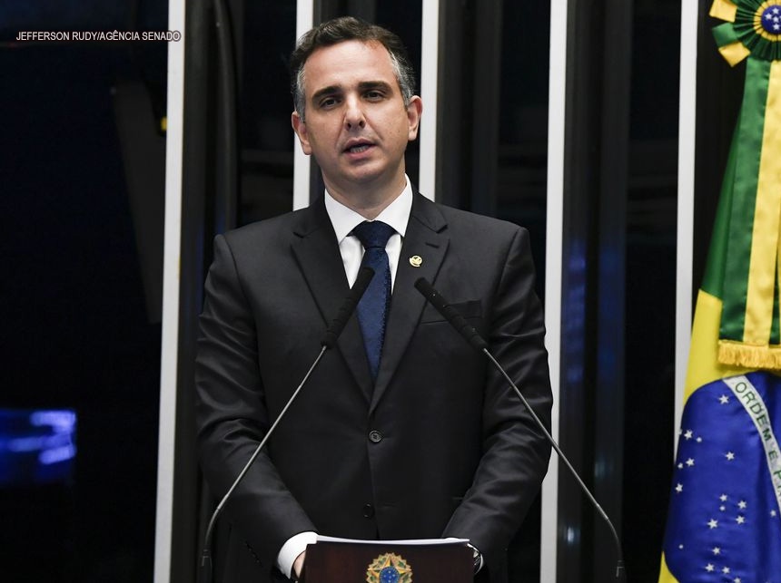 Presidente do Senado defende compra direta de vacinas de covid-19 pelos estados